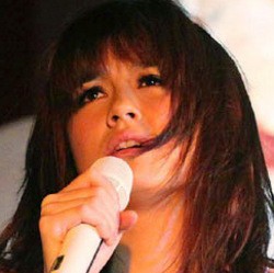 Cedera Punggung, Agnes Monica Masuk Rumah Sakit