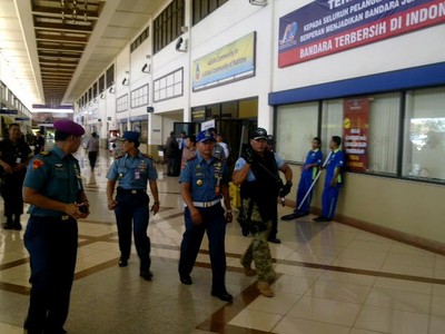 Garuda Diancam Bom, Bandara Juanda Disisir