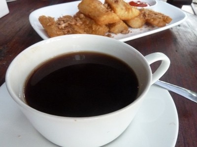 Ngopi Anget Plus Ngemil Singkong Garlic, Yuk!
