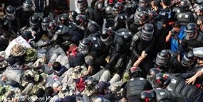 Bubarkan Demo, Polisi Korea Serbu Pabrik Pemasok KIA-Hyundai