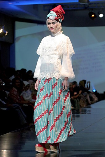 Nuniek Mawardi B(oho)LEND. Jakarta Fashion & Food Festival 2011 at Ballroom Hotel Haris. Kalapa Gading. Jakarta. [Foto: Mohammad Abduh/Wolipop]