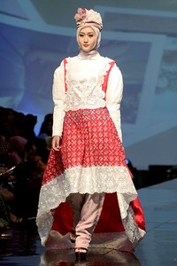 Nuniek Mawardi B(oho)LEND. Jakarta Fashion & Food Festival 2011 at Ballroom Hotel Haris. Kalapa Gading. Jakarta. [Foto: Mohammad Abduh/Wolipop]