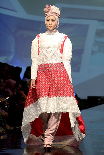 Nuniek Mawardi B(oho)LEND. Jakarta Fashion & Food Festival 2011 at Ballroom Hotel Haris. Kalapa Gading. Jakarta. [Foto: Mohammad Abduh/Wolipop]