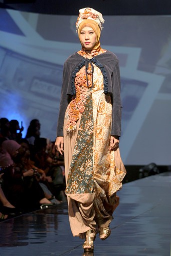 Nuniek Mawardi B(oho)LEND. Jakarta Fashion & Food Festival 2011 at Ballroom Hotel Haris. Kalapa Gading. Jakarta. [Foto: Mohammad Abduh/Wolipop]