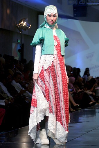 Nuniek Mawardi B(oho)LEND. Jakarta Fashion & Food Festival 2011 at Ballroom Hotel Haris. Kalapa Gading. Jakarta. [Foto: Mohammad Abduh/Wolipop]