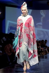 Nuniek Mawardi B(oho)LEND. Jakarta Fashion & Food Festival 2011 at Ballroom Hotel Haris. Kalapa Gading. Jakarta. [Foto: Mohammad Abduh/Wolipop]