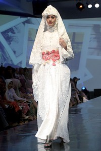 Nuniek Mawardi B(oho)LEND. Jakarta Fashion & Food Festival 2011 at Ballroom Hotel Haris. Kalapa Gading. Jakarta. [Foto: Mohammad Abduh/Wolipop]