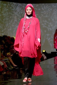 Merry Pramono Kembang Desa. Jakarta Fashion & Food Festival 2011 at Ballroom Hotel Harris. Kalapa Gading. Jakarta. [Foto: Mohammad Abduh/Wolipop]