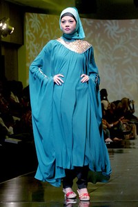 Merry Pramono Kembang Desa. Jakarta Fashion & Food Festival 2011 at Ballroom Hotel Harris. Kalapa Gading. Jakarta. [Foto: Mohammad Abduh/Wolipop]