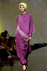 Merry Pramono Kembang Desa. Jakarta Fashion & Food Festival 2011 at Ballroom Hotel Harris. Kalapa Gading. Jakarta. [Foto: Mohammad Abduh/Wolipop]