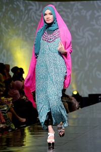 Merry Pramono Kembang Desa. Jakarta Fashion & Food Festival 2011 at Ballroom Hotel Harris. Kalapa Gading. Jakarta. [Foto: Mohammad Abduh/Wolipop]