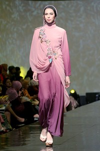 Merry Pramono Kembang Desa. Jakarta Fashion & Food Festival 2011 at Ballroom Hotel Harris. Kalapa Gading. Jakarta. [Foto: Mohammad Abduh/Wolipop]