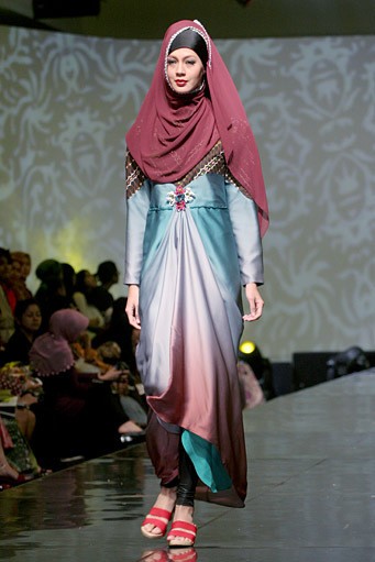 Merry Pramono Kembang Desa. Jakarta Fashion & Food Festival 2011 at Ballroom Hotel Harris. Kalapa Gading. Jakarta. [Foto: Mohammad Abduh/Wolipop]