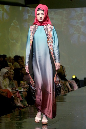 Merry Pramono Kembang Desa. Jakarta Fashion & Food Festival 2011 at Ballroom Hotel Harris. Kalapa Gading. Jakarta. [Foto: Mohammad Abduh/Wolipop]