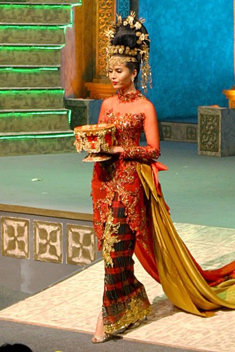 Raden Sirait Kebaya For The World. Jakarta Convention center. Jakarta. [Foto: Mohammad Abduh/Wolipop]