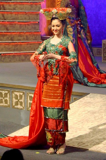 Raden Sirait Kebaya For The World. Jakarta Convention center. Jakarta. [Foto: Mohammad Abduh/Wolipop]