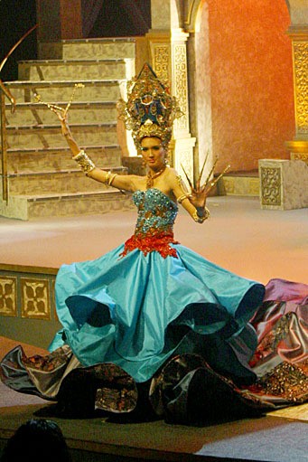 Raden Sirait Kebaya For The World. Jakarta Convention center. Jakarta. [Foto: Mohammad Abduh/Wolipop]