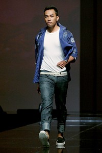 Stephanus Hamy Goes to Tenun. Jakarta Fashion & Food Festival 2011 at Ballroom Hotel Haris. Kalapa Gading. Jakarta. [Foto: Mohammad Abduh/Wolipop]