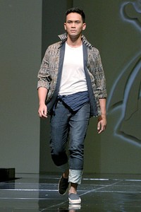 Stephanus Hamy Goes to Tenun. Jakarta Fashion & Food Festival 2011 at Ballroom Hotel Haris. Kalapa Gading. Jakarta. [Foto: Mohammad Abduh/Wolipop]