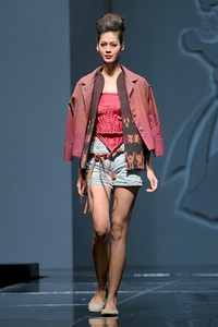 Stephanus Hamy Goes to Tenun. Jakarta Fashion & Food Festival 2011 at Ballroom Hotel Haris. Kalapa Gading. Jakarta. [Foto: Mohammad Abduh/Wolipop]