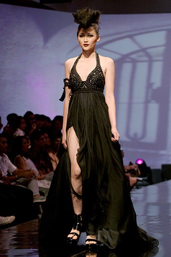 Denny Wirawan The Illussion. Jakarta Fashion & Food Festival 2011 at Ballroom Hotel Haris. Kalapa Gading. Jakarta. [Foto: Mohammad Abduh/Wolipop]