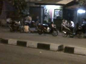 Hati-hati! Banyak Ranjau Paku di Fly Over Roxy