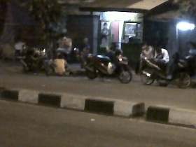 Hati-hati! Banyak Ranjau Paku di Fly Over Roxy