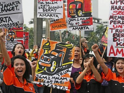 Aksi Pendukung Pembatasan Truk
