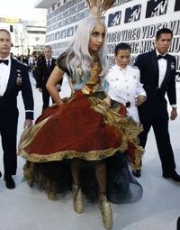 Lady Gaga Ciptakan Lagu untuk Alexander McQueen