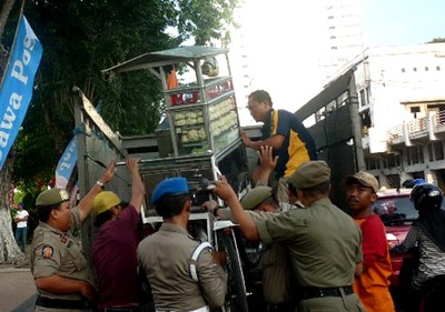 PKL di Balai Pemuda Ditertibkan