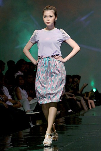 Barli Asmara Ecletic. Jakarta Fashion & Food Festival 2011 at Ballroom Hotel Haris. Kalapa Gading. Jakarta. [Foto: Mohammad Abduh/Wolipop]