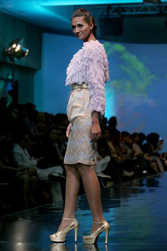 Barli Asmara Ecletic. Jakarta Fashion & Food Festival 2011 at Ballroom Hotel Haris. Kalapa Gading. Jakarta. [Foto: Mohammad Abduh/Wolipop]