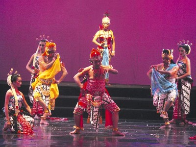 Pentas Wayang Orang Trigantalpati