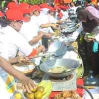 Ribuan Warga Pacitan Raih MURI Goreng Jatil Ikan Tuna 