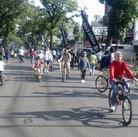 Tunggangi Sepeda Gunung, Ayi Pantau CFD Buahbatu