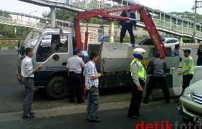 Dishub DKI Geram Separator di Depan Gedung Veteran Dibongkar Lagi