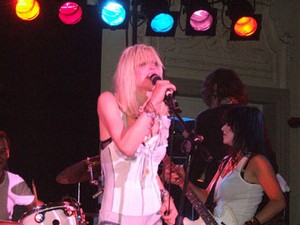 Courtney Love Beberkan Ukuran Alat Vital Kurt Cobain