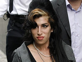 Direhab, Amy Winehouse Terpaksa Tunda Rilis Album ke-3