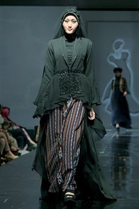 Hennie Noer The Beauty. Jakarta Fashion & Food Festival 2011 at Ballroom Hotel Haris. Kalapa Gading. Jakarta. [Foto: Mohammad Abduh/Wolipop]