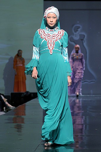 Adhy & Alie Dara Malebbi. Jakarta Fashion & Food Festival 2011 at Ballroom Hotel Haris. Kalapa Gading. Jakarta. [Foto: Mohammad Abduh/Wolipop]