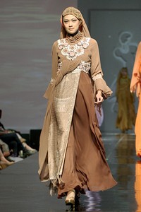 Adhy & Alie Dara Malebbi. Jakarta Fashion & Food Festival 2011 at Ballroom Hotel Haris. Kalapa Gading. Jakarta. [Foto: Mohammad Abduh/Wolipop]