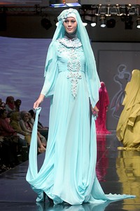 Adhy & Alie Dara Malebbi. Jakarta Fashion & Food Festival 2011 at Ballroom Hotel Haris. Kalapa Gading. Jakarta. [Foto: Mohammad Abduh/Wolipop]