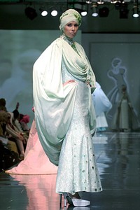 Dian Pelangi Al-Arousa Pengantin. Jakarta Fashion & Food Festival 2011 at Ballroom Hotel Harris. Kalapa Gading. Jakarta. [Foto: Mohammad Abduh/Wolipop]