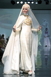 Dian Pelangi Al-Arousa Pengantin. Jakarta Fashion & Food Festival 2011 at Ballroom Hotel Harris. Kalapa Gading. Jakarta. [Foto: Mohammad Abduh/Wolipop]