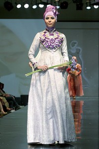 Dian Pelangi Al-Arousa Pengantin. Jakarta Fashion & Food Festival 2011 at Ballroom Hotel Harris. Kalapa Gading. Jakarta. [Foto: Mohammad Abduh/Wolipop]