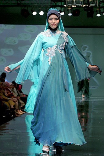 Siti Roslia Shiny Brides. Jakarta Fashion & Food Festival 2011 at Ballroom Hotel Haris. Kalapa Gading. Jakarta. [Foto: Mohammad Abduh/Wolipop]