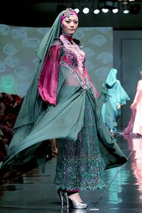 Siti Roslia Shiny Brides. Jakarta Fashion & Food Festival 2011 at Ballroom Hotel Haris. Kalapa Gading. Jakarta. [Foto: Mohammad Abduh/Wolipop]