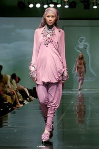 Jeny Tjahyawati n The Road To Savana. Jakarta Fashion & Food Festival 2011 at Ballroom Hotel Haris. Kalapa Gading. Jakarta. [Foto: Mohammad Abduh/Wolipop]