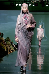 Jeny Tjahyawati n The Road To Savana. Jakarta Fashion & Food Festival 2011 at Ballroom Hotel Haris. Kalapa Gading. Jakarta. [Foto: Mohammad Abduh/Wolipop]