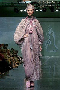 Jeny Tjahyawati n The Road To Savana. Jakarta Fashion & Food Festival 2011 at Ballroom Hotel Haris. Kalapa Gading. Jakarta. [Foto: Mohammad Abduh/Wolipop]